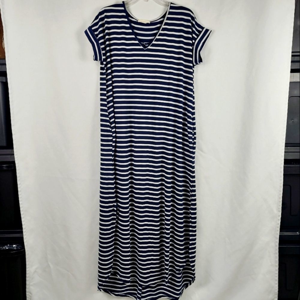 🔥3/$15 ENTRO NAVY BLUE AND WHITE STRIPED MAXI DRESS WITH POCKETS SIZE LARGE
